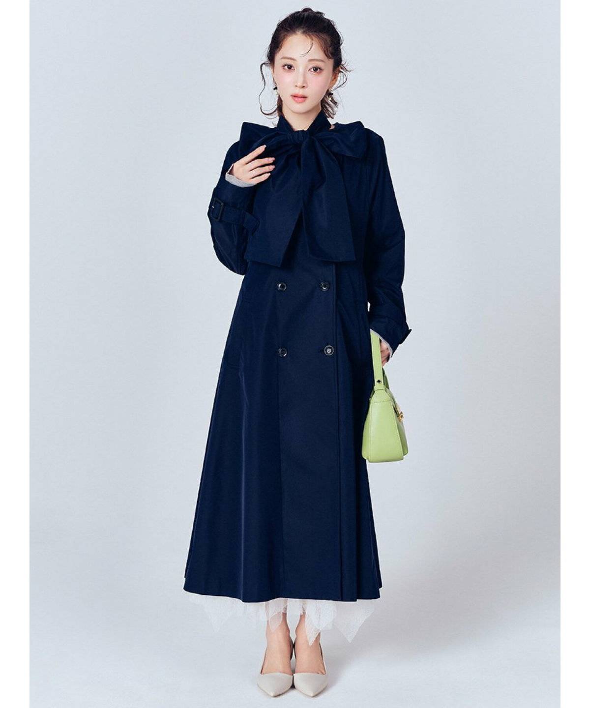 コートを着た女性