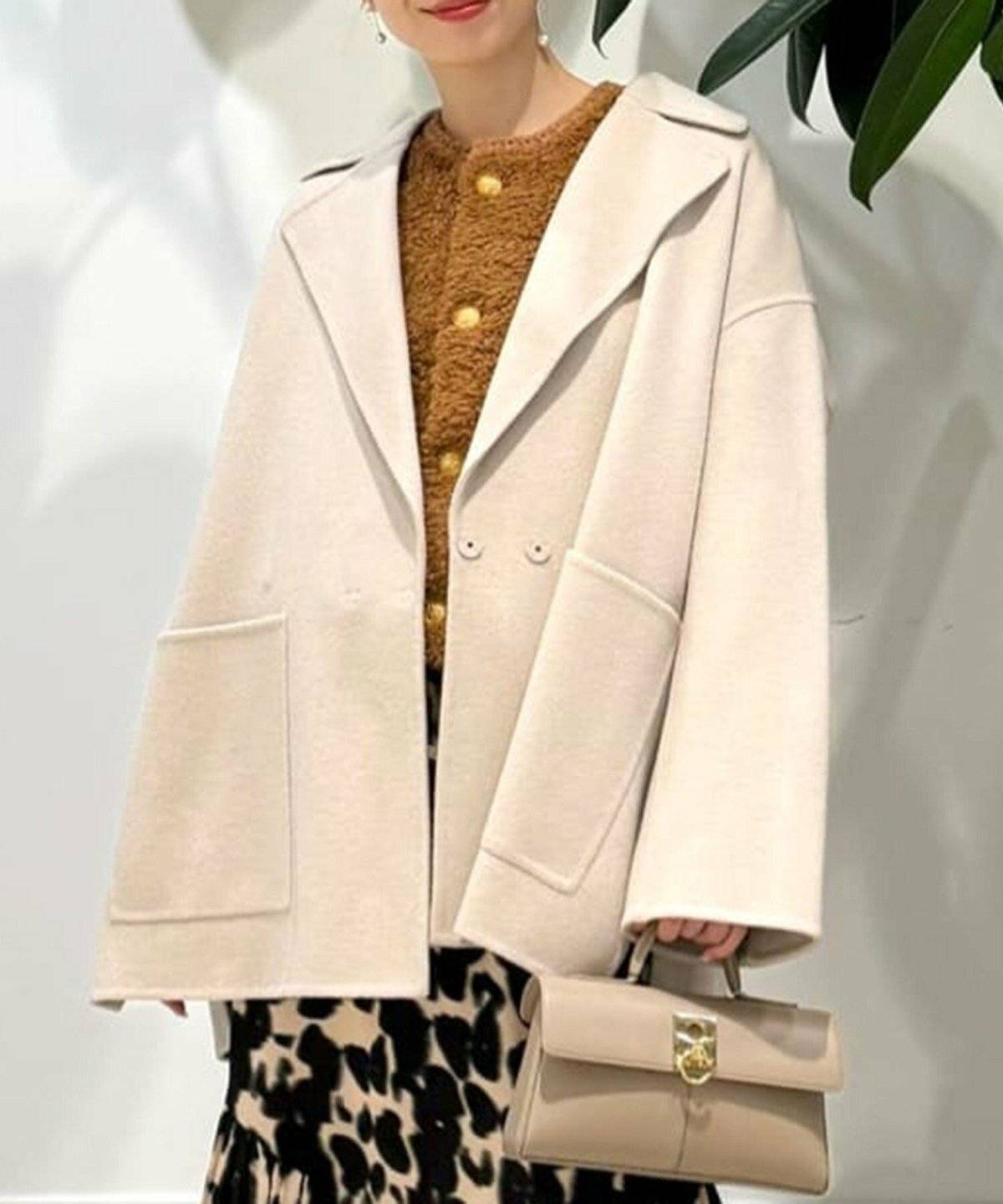 コートを着た女性