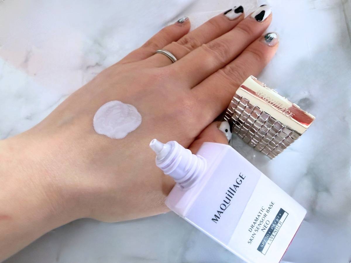 MAQuillAGE ドラマティックスキンセンサーベース NEO 手に出したところ