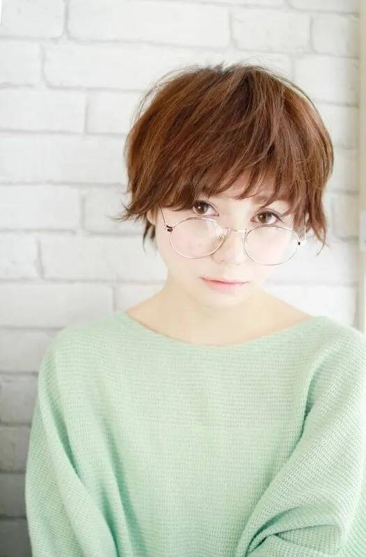 ラフ感外ハネショート