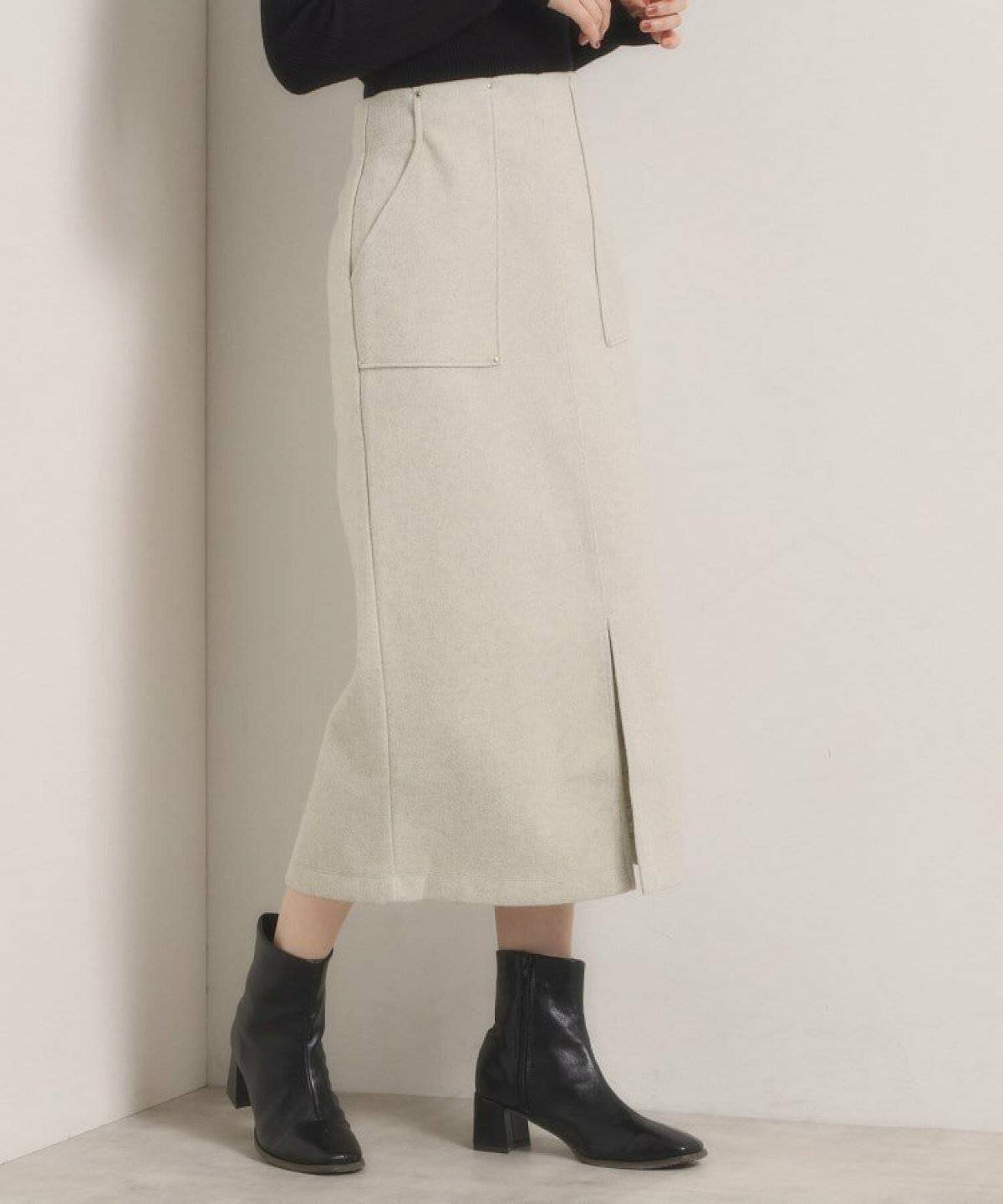 スカートコーデの女性