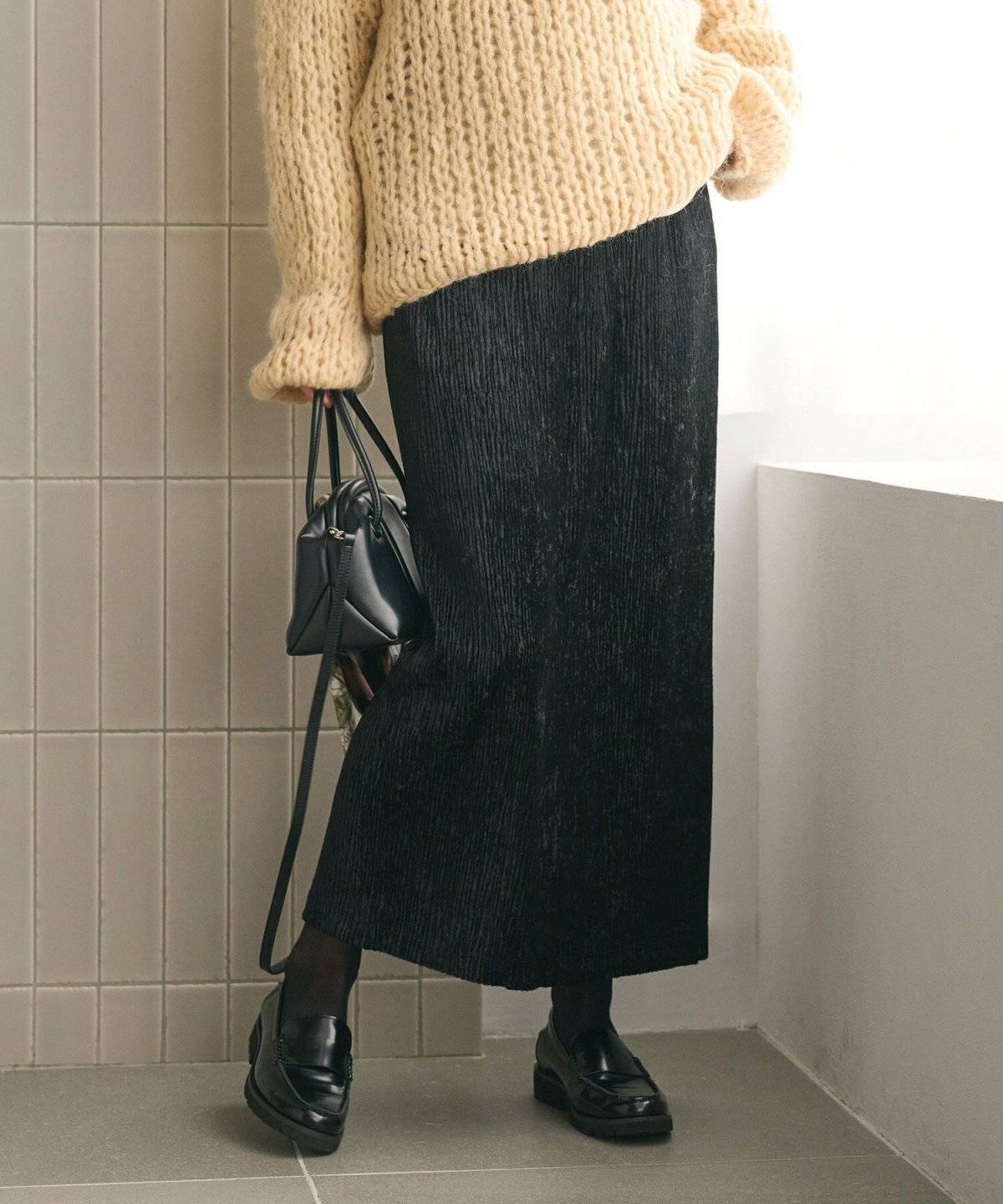 スカートコーデの女性