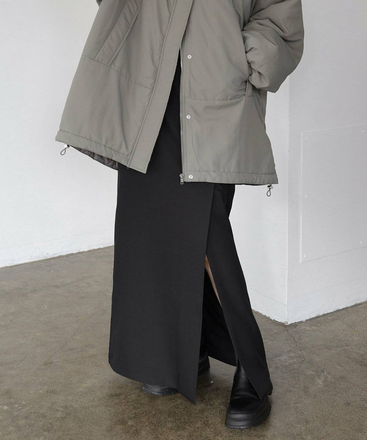 ワンピースコーデの女性