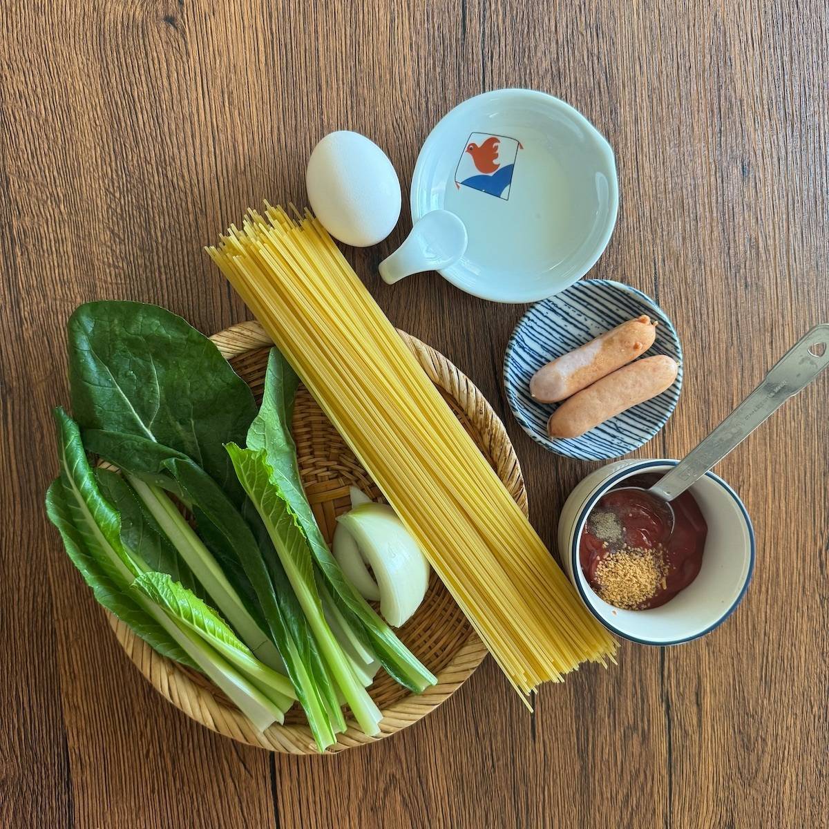 JAグループ公式の「ハーフサイズで☆小松菜ウインナー炒り卵のナポリタン」のレシピ