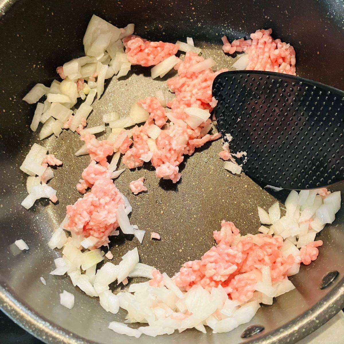 サトウ食品公式の「もっちりワンディッシュグラタン」のレシピ