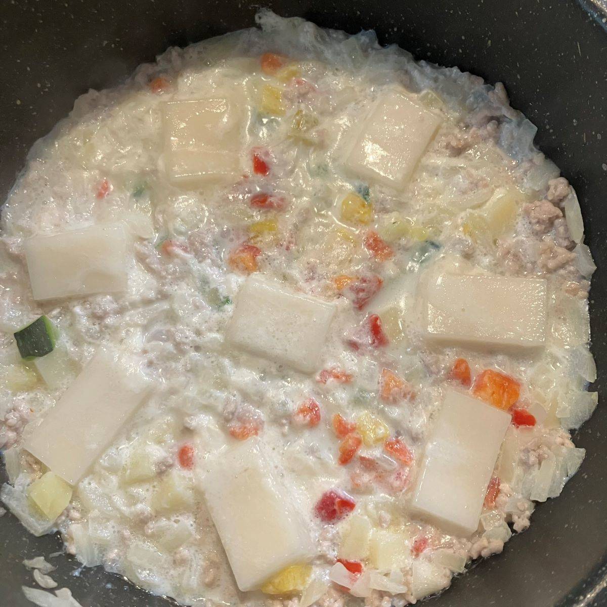 サトウ食品公式の「もっちりワンディッシュグラタン」のレシピ