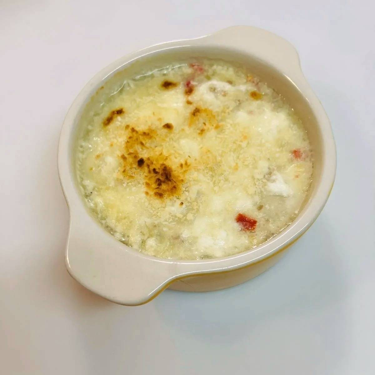 サトウ食品公式の「もっちりワンディッシュグラタン」のレシピ