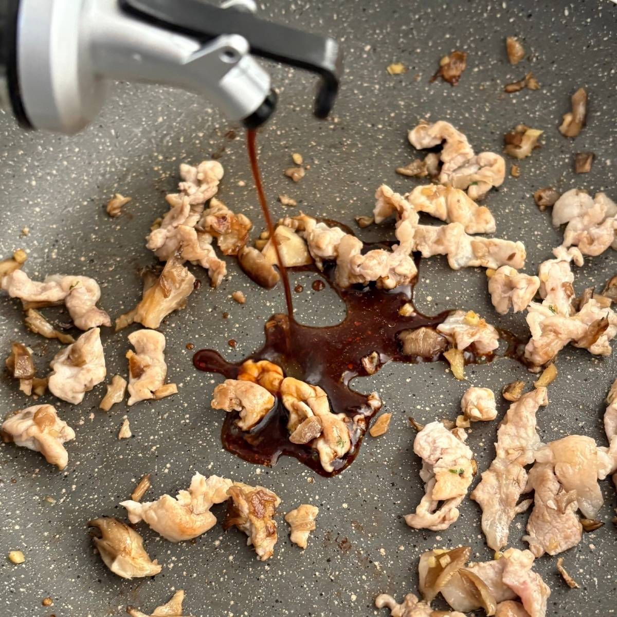 JAグループ公式の「豚肉、きのこ、シソの混ぜご飯」のレシピ