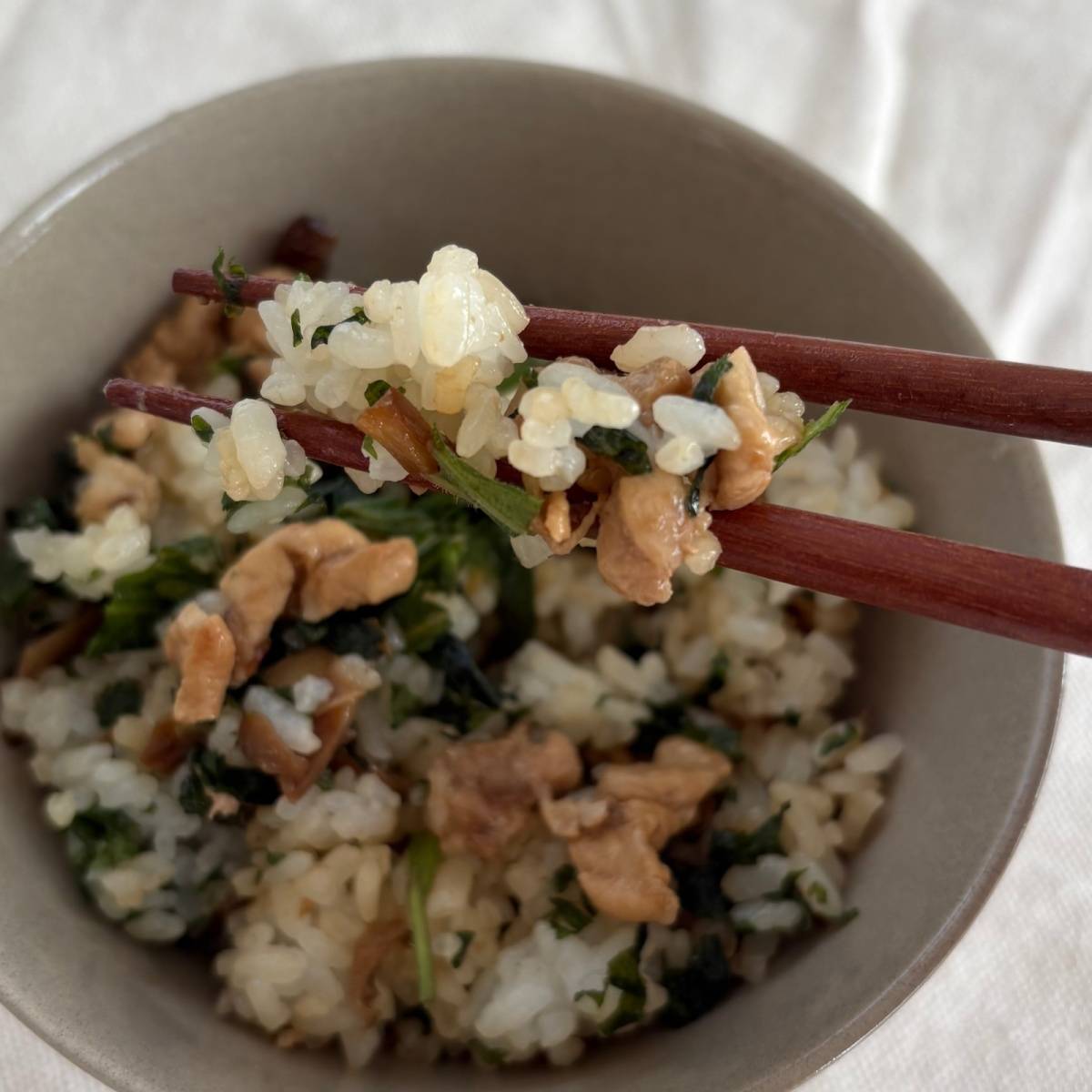 JAグループ公式の「豚肉、きのこ、シソの混ぜご飯」のレシピ