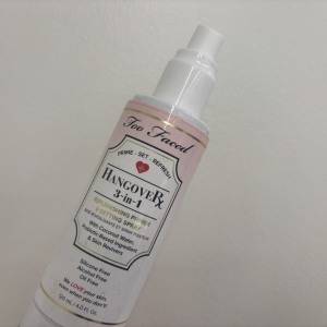 シュッとひと吹きで整う。「Too Faced」の万能ミストで乾燥も気分もリフレッシュ