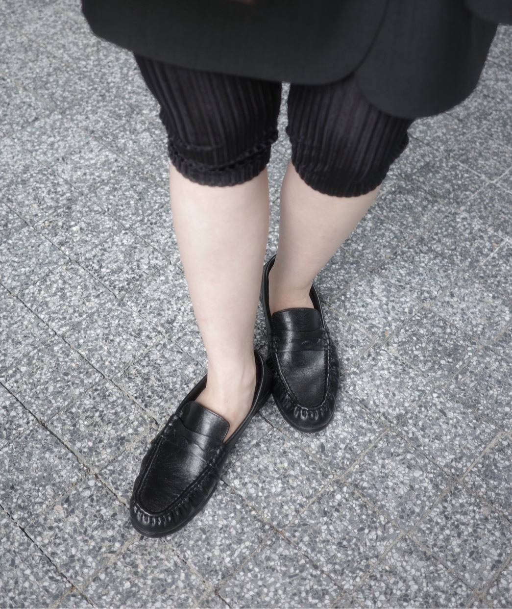 ブラックの本革ローファー