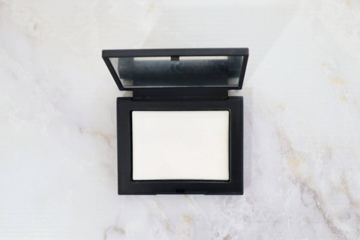 NARS ライトリフレクティングセッティングパウダー プレスト N　5894 crystalトランスルーセント(開封)