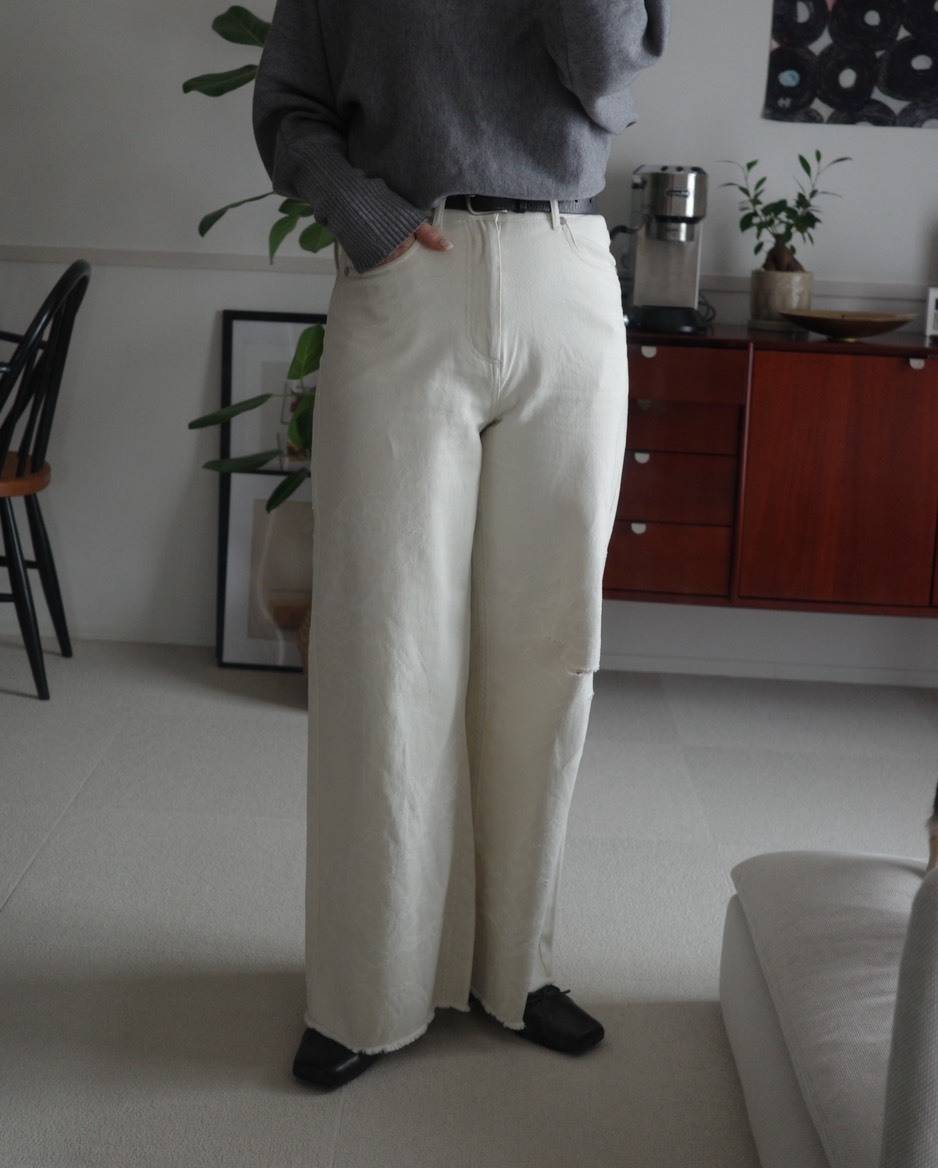 MURUAのホワイトデニム