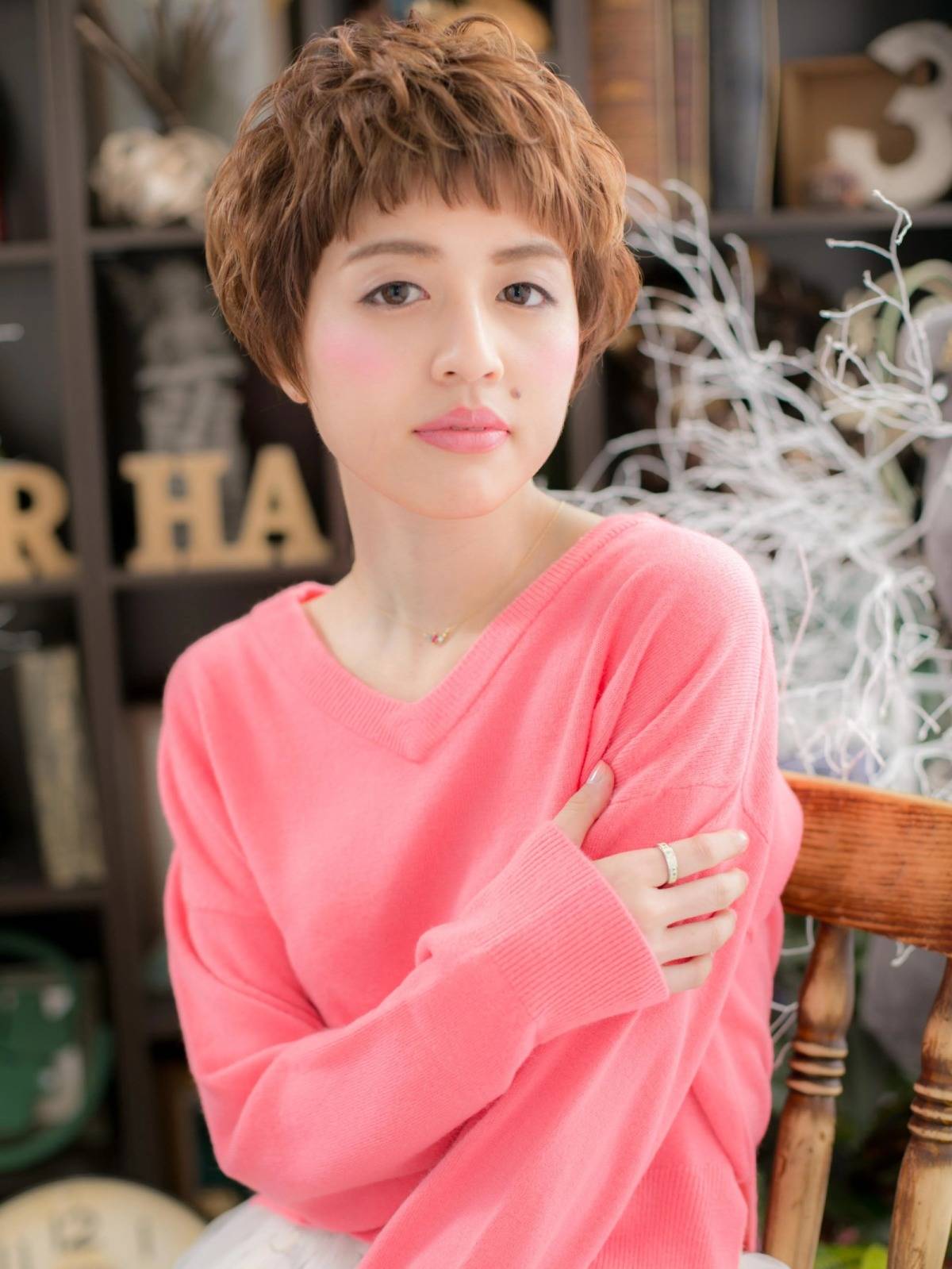 レトロなオン眉ショート