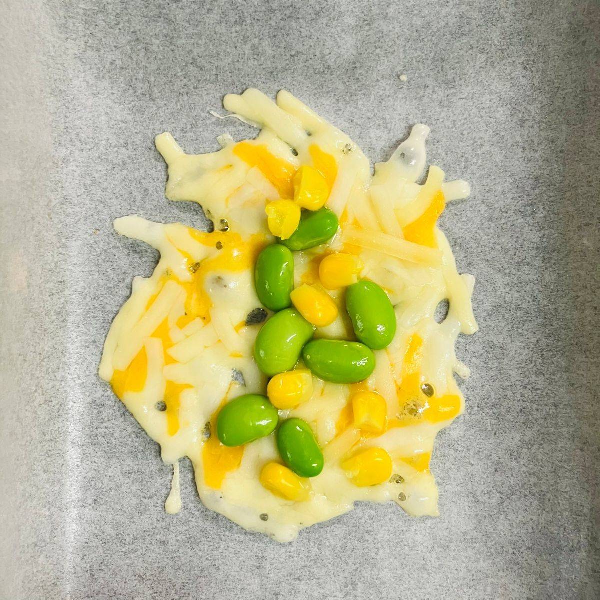 ニッスイ公式の「えだ豆入りカリカリチーズのおさかなのソーセージ巻き」のレシピ