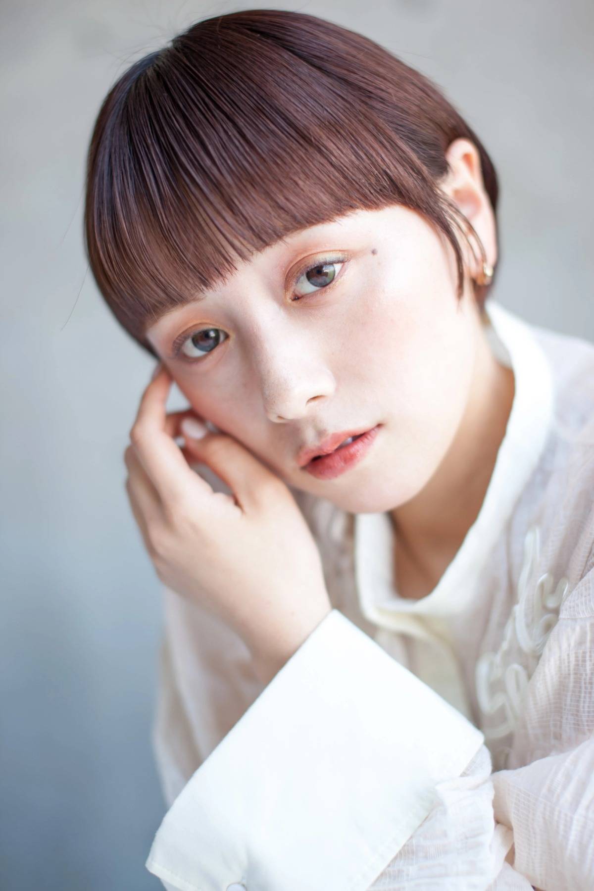 前髪ぱっつんショート