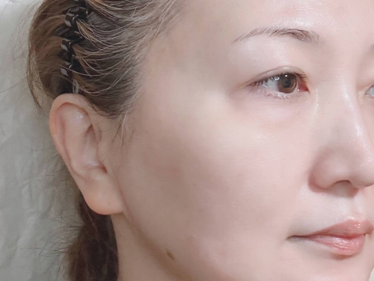 nake ネイク カラーチューニングベース 01 シアーラベンダー UV化粧下地 塗布前 筆者顔