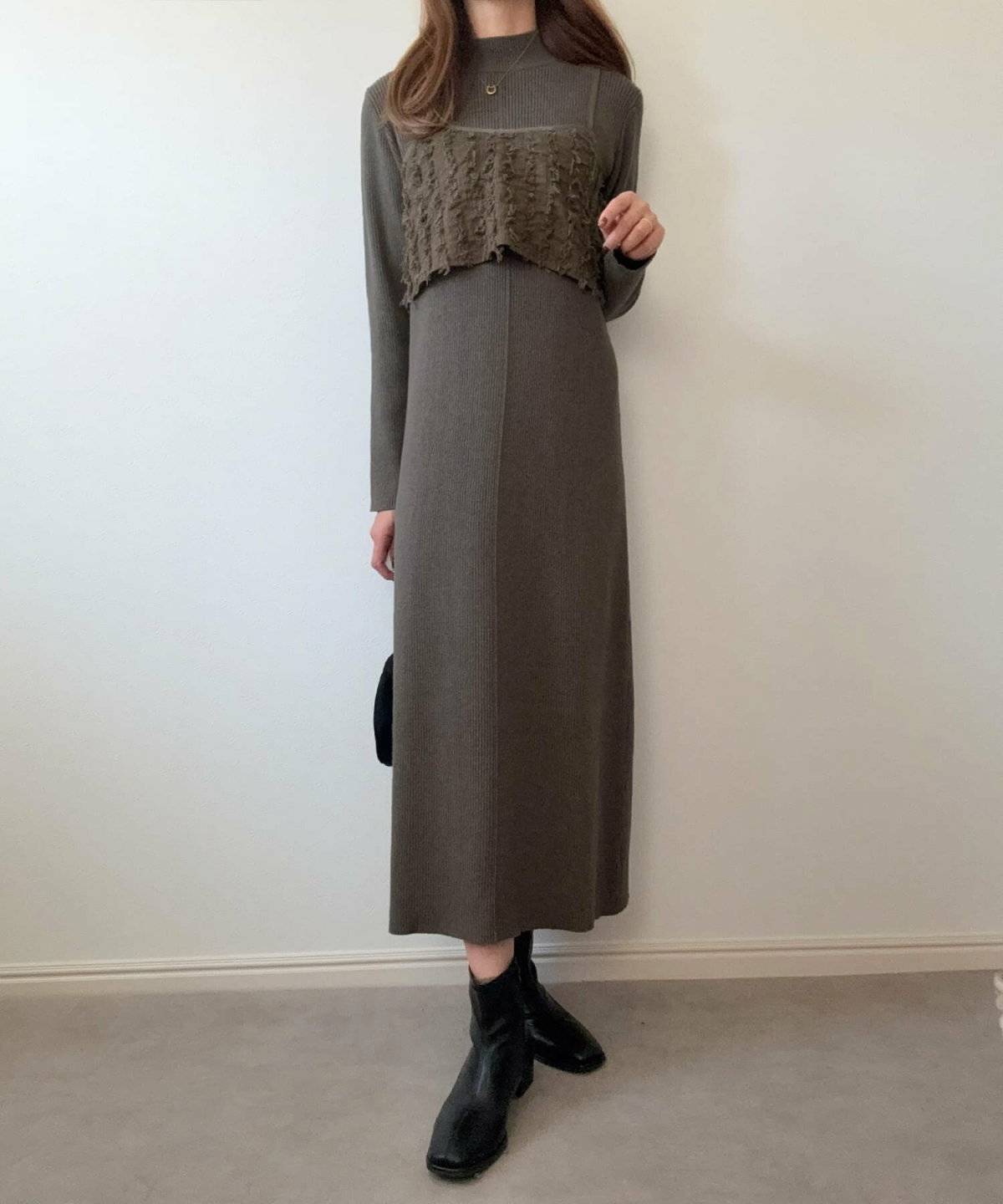 ワンピースコーデの女性