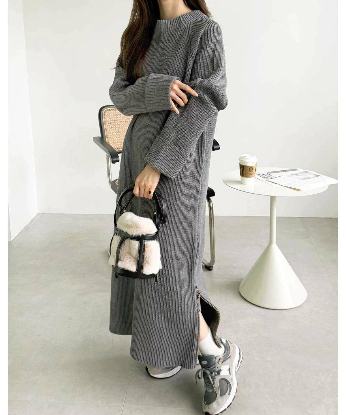 ニットワンピースのリラックスコーデ