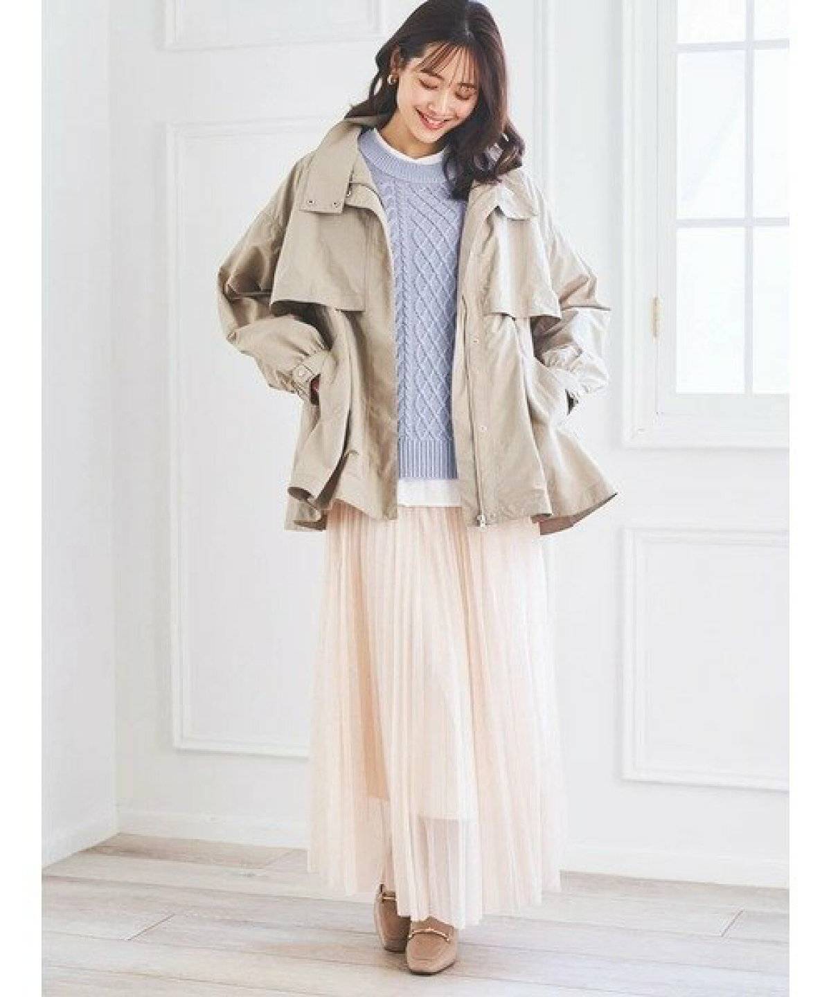 スカートを履いた女性