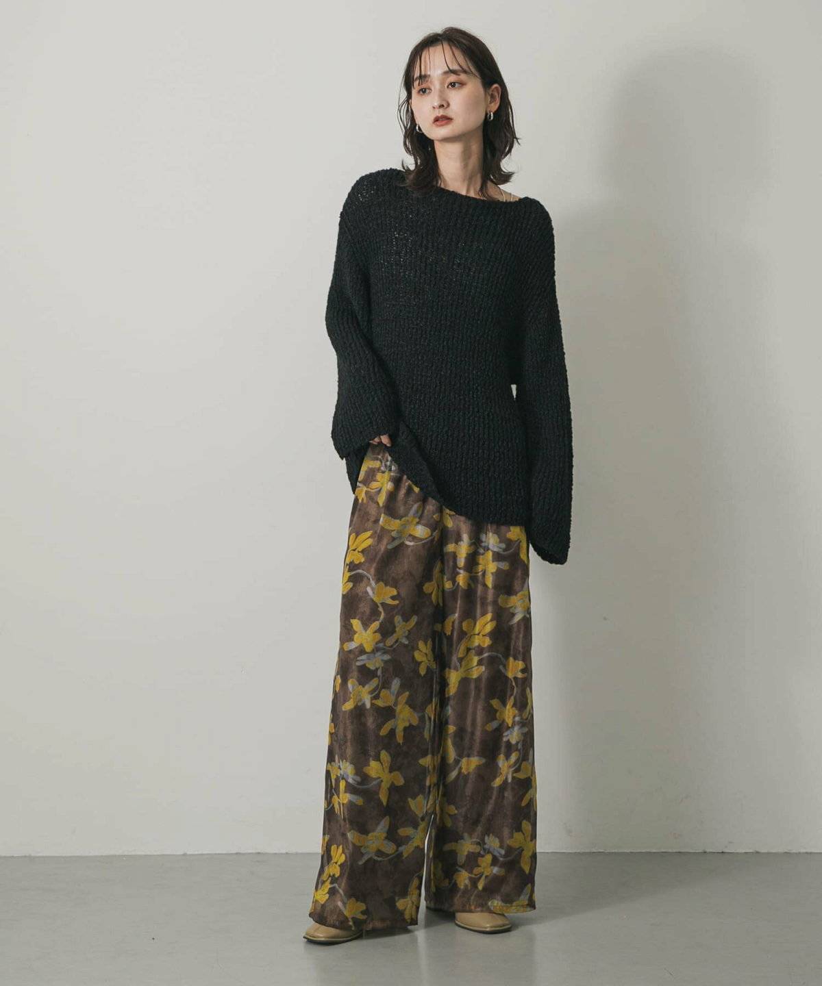 パンツコーデの女性