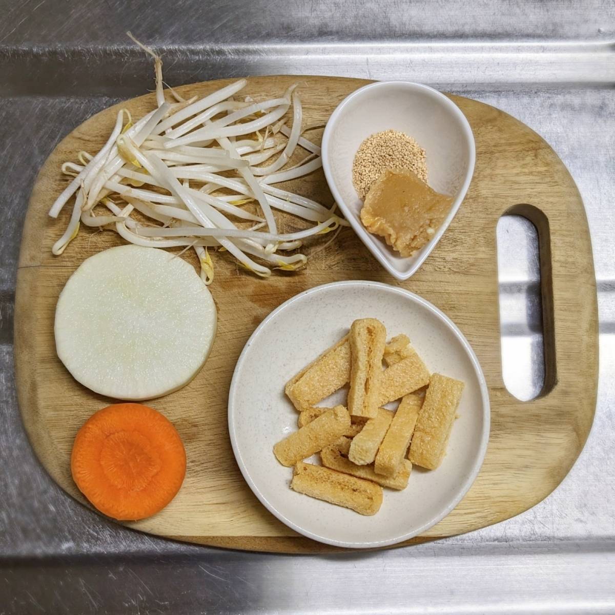 JAグループ公式の「大根と人参ともやしのお味噌汁♪」のレシピ