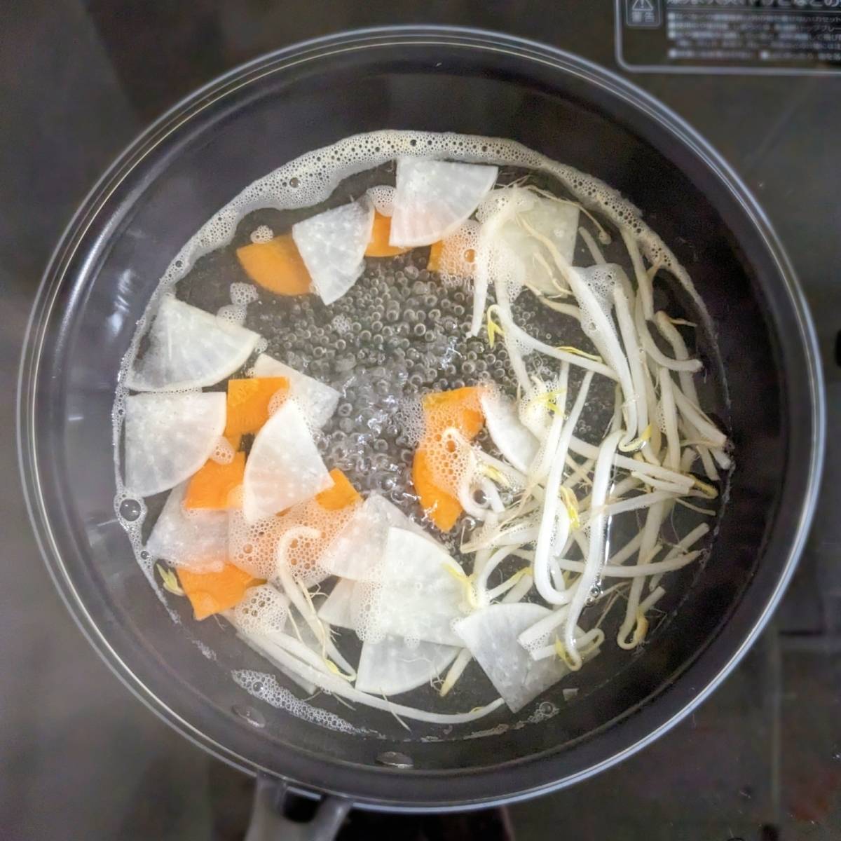 JAグループ公式の「大根と人参ともやしのお味噌汁♪」のレシピ