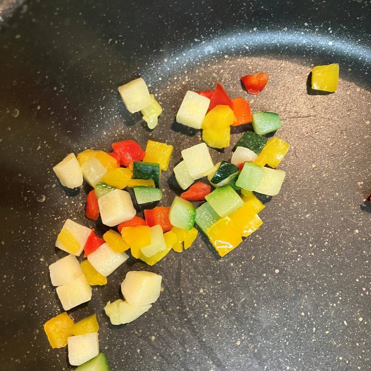 いなば公式の「ツナと彩り野菜のカレーサンド」のレシピ