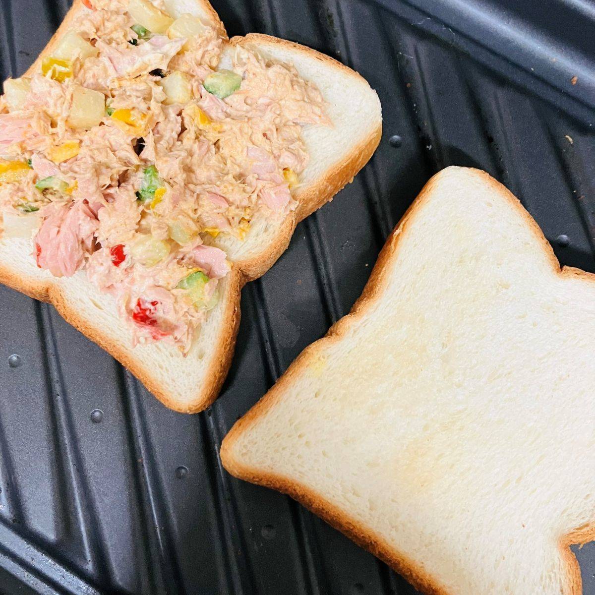 いなば公式の「ツナと彩り野菜のカレーサンド」のレシピ