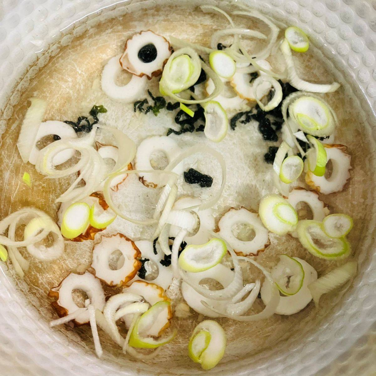 紀文公式の「焼ちくわダシとふわふわ卵のスープ」のレシピ