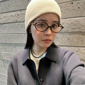 失敗しない小物テク。一点投入で洒落る「ホワイトビーニー」の最旬コーデ術