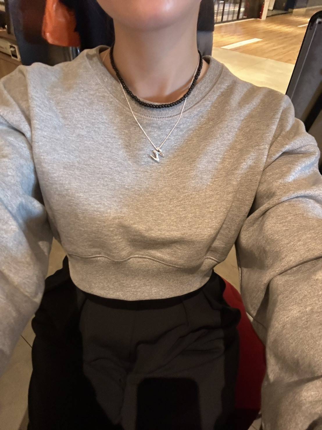 ショート丈スウェットコーデ