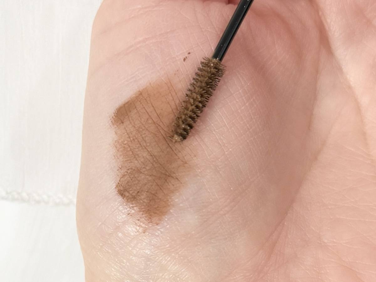 極細アイブロウマスカラ　C6ナチュラルブラウン