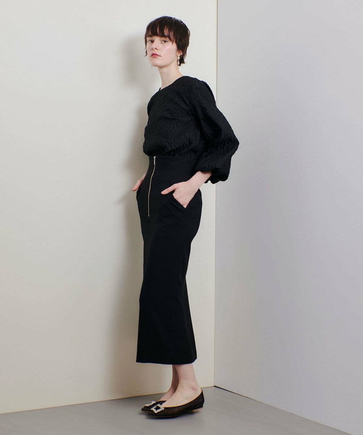 スカートコーデの女性