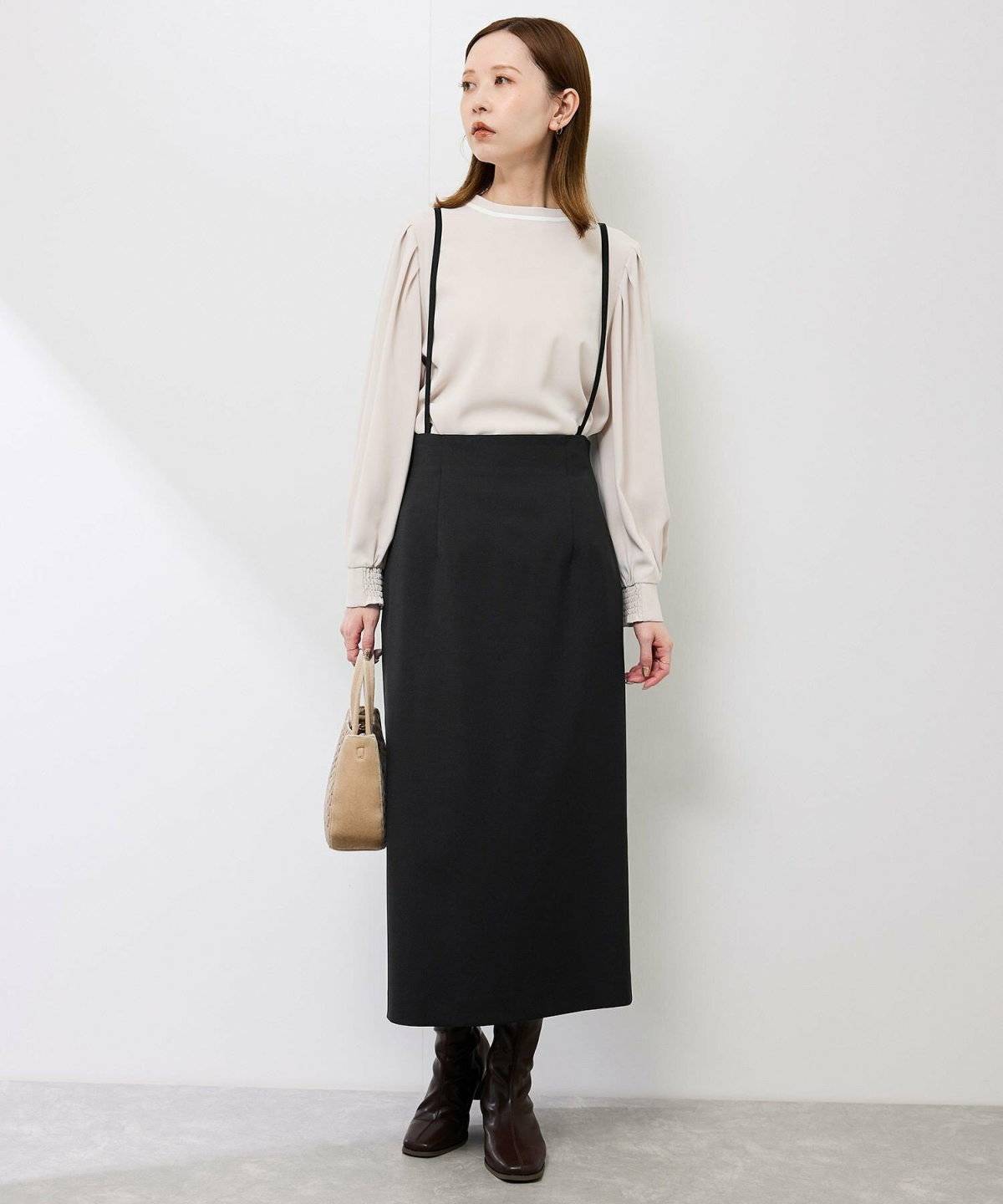 スカートコーデの女性