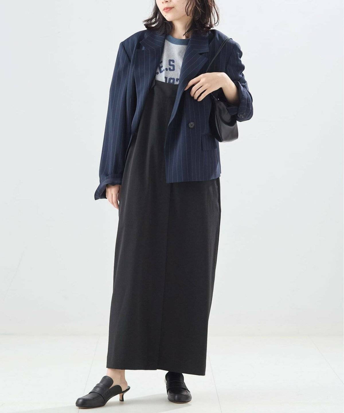 スカートコーデの女性