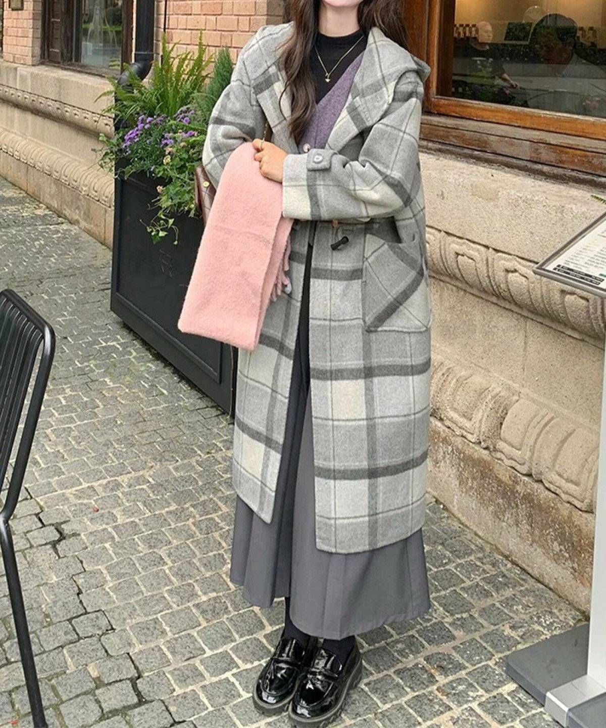 スカートコーデの女性