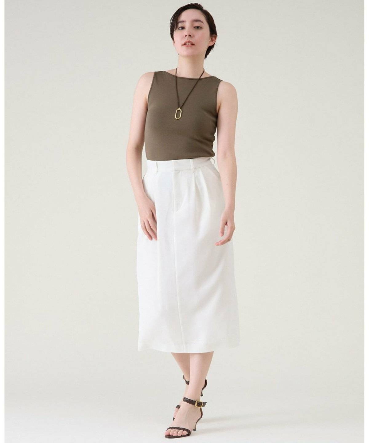 スカートコーデの女性