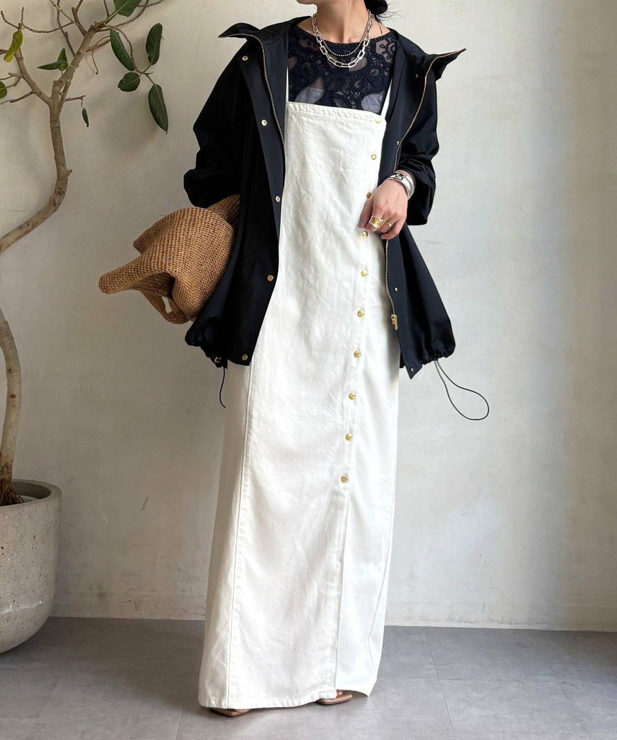 スカートコーデの女性