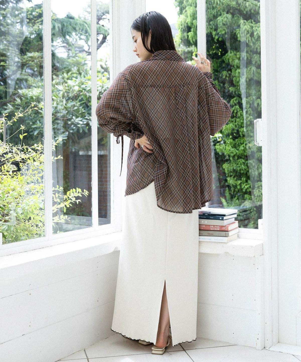 スカートコーデの女性