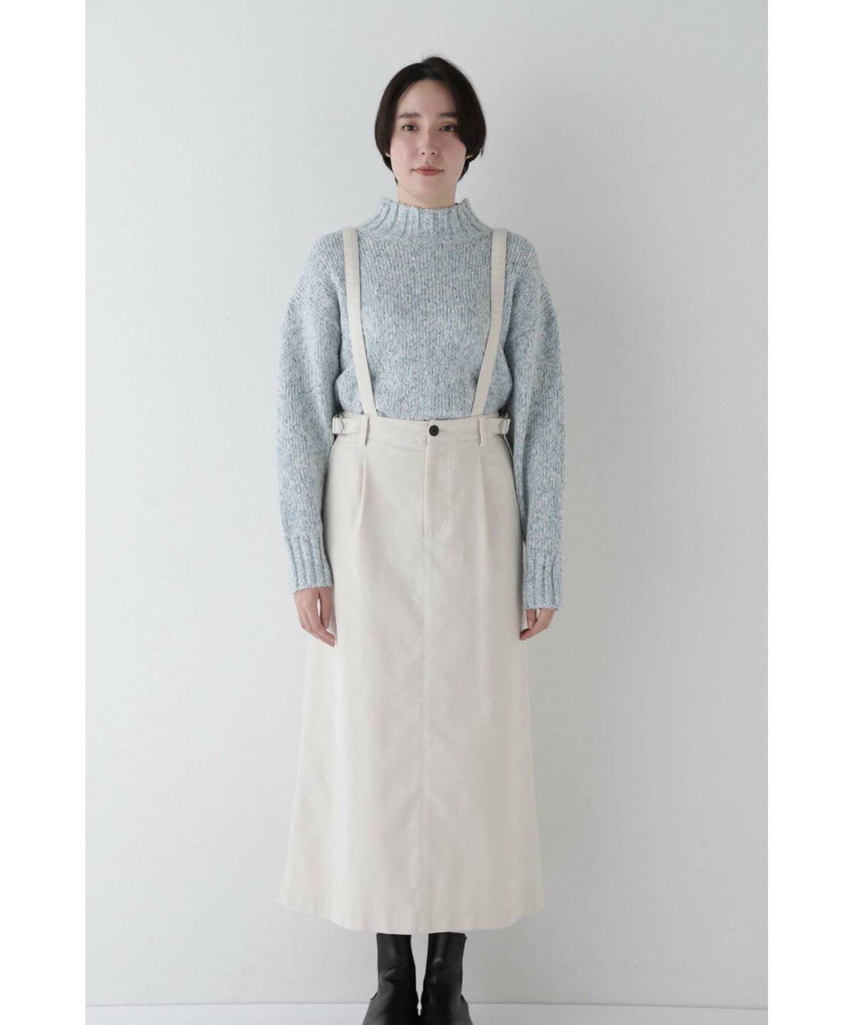 スカートコーデの女性