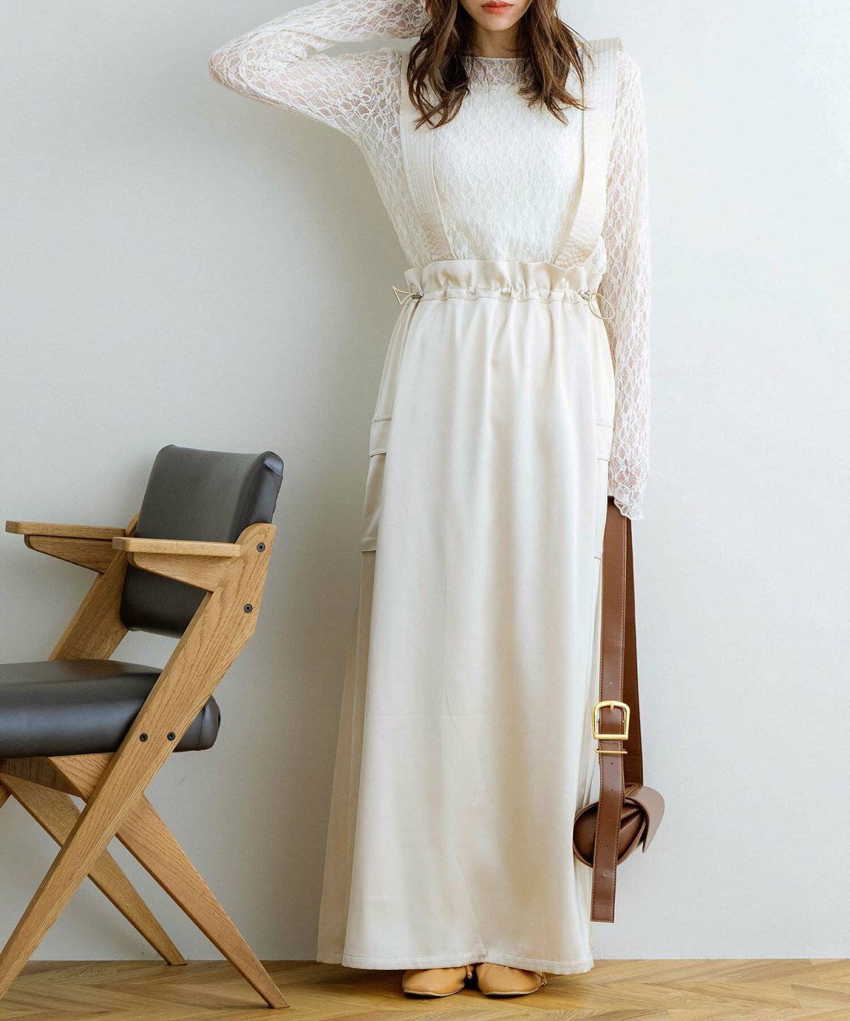 スカートコーデの女性