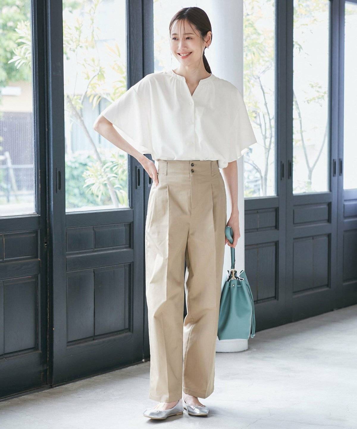 春コーデの女性