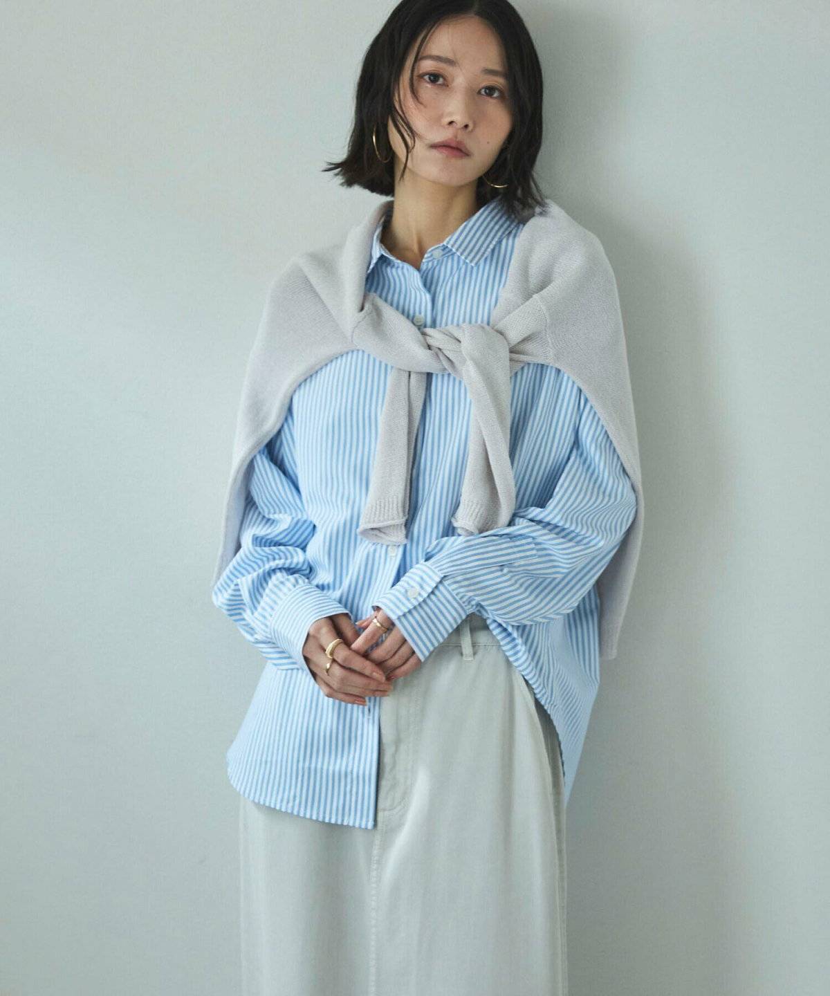 春コーデの女性