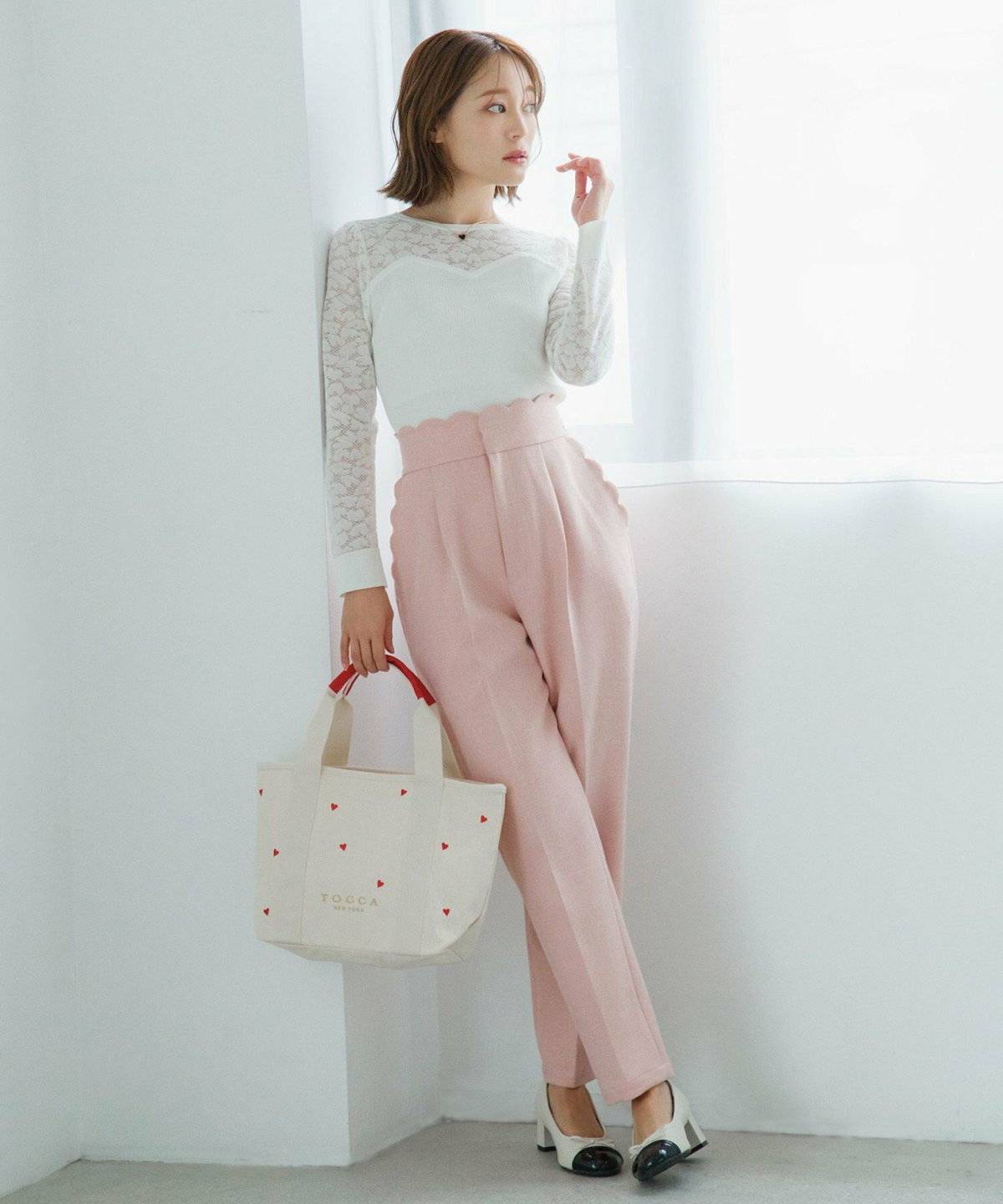 春コーデの女性