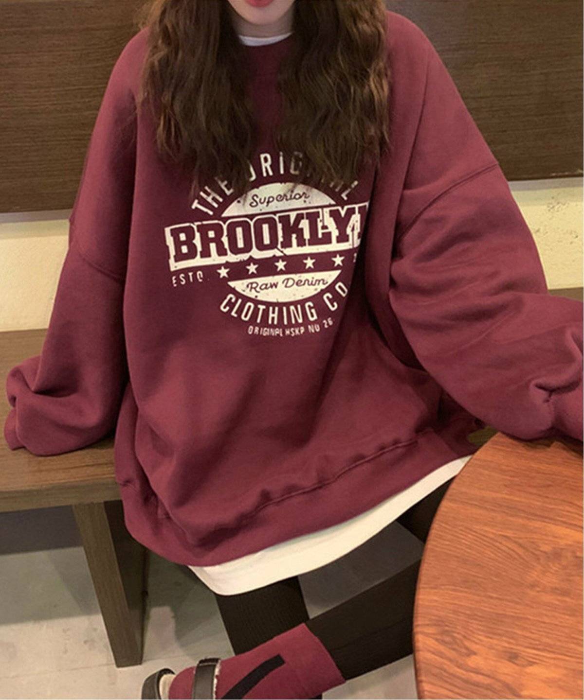 スポーティーコーデの女性