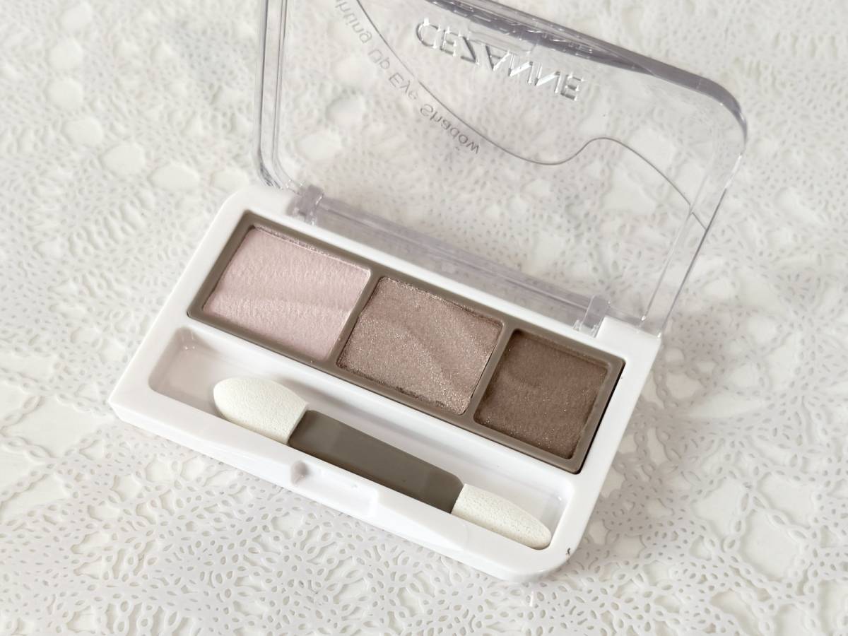 ライティングアップアイシャドウ 03シェルグレージュ