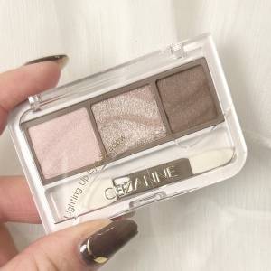  ライティングアップアイシャドウ　03シェルグレージュ 