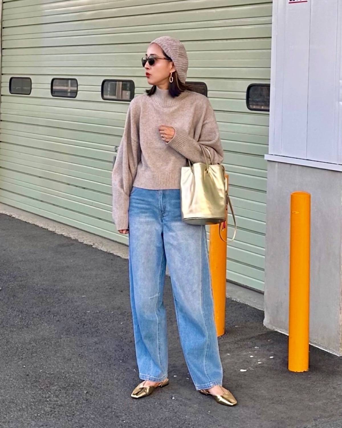 メタリックカラーの小物を取り入れる！