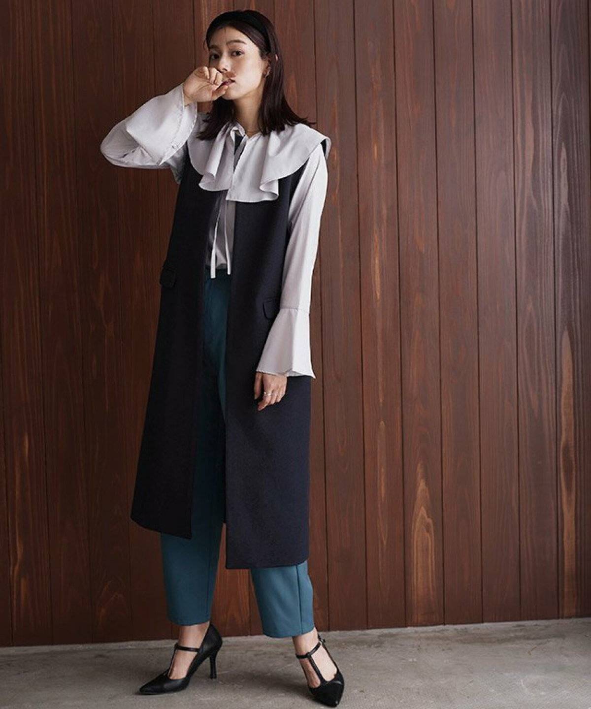 ロングジレコーデの女性